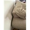 Image 6 : Sofa /Oversized Accent Chair C