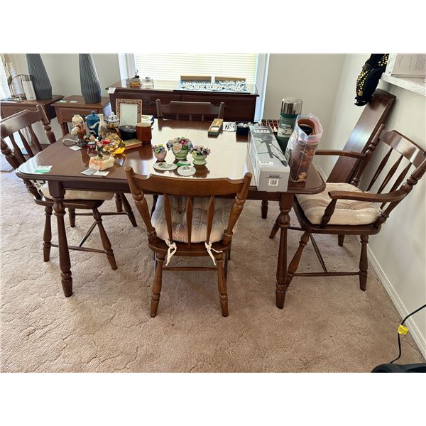 Dining Table and Chairs C