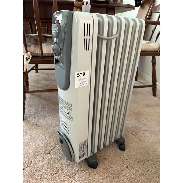 DeLonghi Space Heater on Wheels A