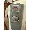 Image 2 : DeLonghi Space Heater on Wheels A