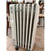 Image 3 : DeLonghi Space Heater on Wheels A