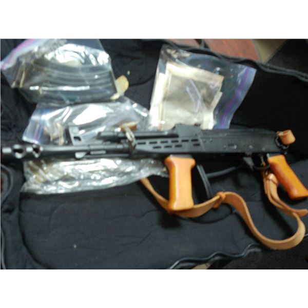 AK 47 Sub Machine Style w/2 Stocks/Soft Case Made in Romania DP8632 Model