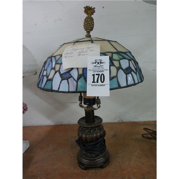 Small Cast Lamp w/Tiffany Style Leaded Glass Shade w/Pineapple Crown