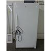Image 1 : Frigidaire White Upright Freezer