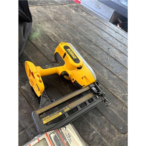 Dewalt Nailer  18Volt            Working Condition  Needs Battery