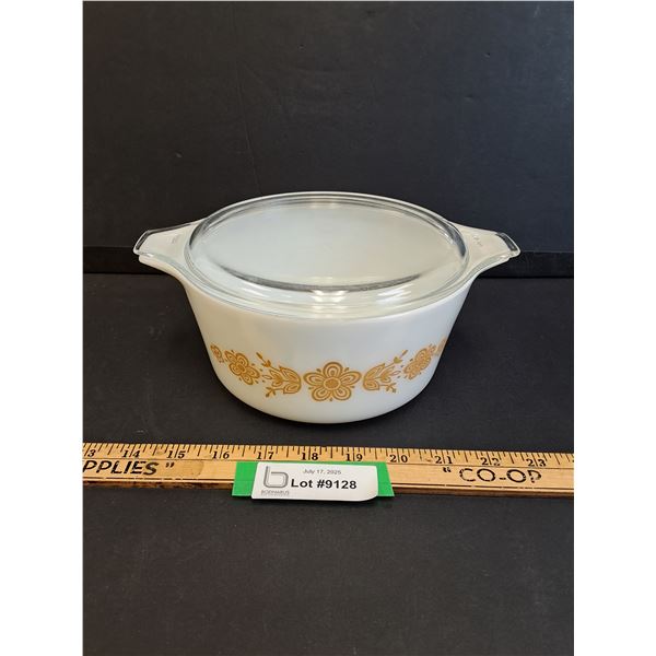 PYREX Butterfly Gold Pattern 1.5 Quart Dish w/Lid