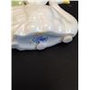 Image 3 : Aristocrat Porcelain Swan Figurine - 4" x 2.5"