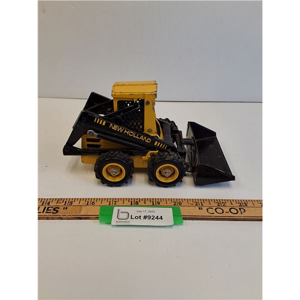 New Holland Die Cast Skid Steer Model Toy - Approx 1:18 Model Scale