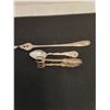 Image 2 : (3) Vintage Sterling Silver Dining Implements (Tong 11.5g, Spear 16.4g, Spoon 8.4g)