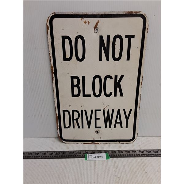 "Do Not Block Driveway" Metal Sign - 12" x 18"