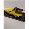 Image 3 : Home Hardware Style 1938 Studebaker Model - 1:24 Scale