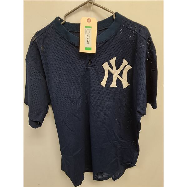 # Russell Athletic "New York Yankees" MLB Shirt - Size XL
