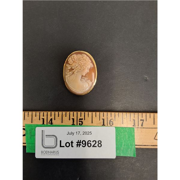 Vintage Cameo 18KT Gold Brooch - 1.5" x 1.25"