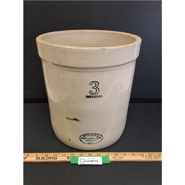 # Medalta #3 Crock - 11" x 12"