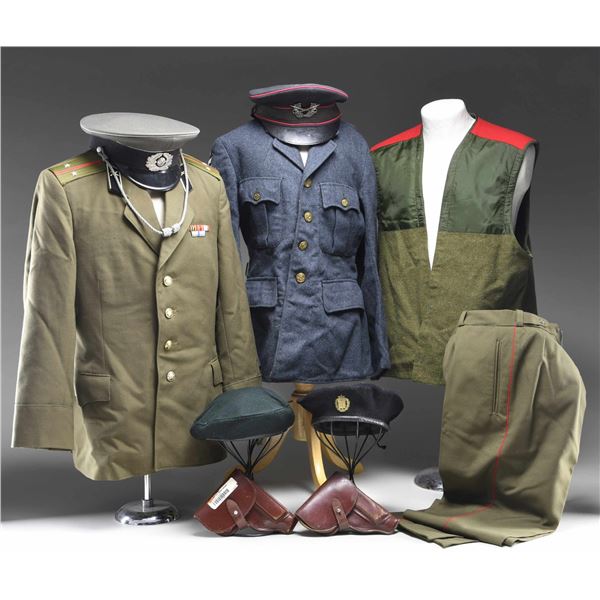 VARIOUS FOREIGN MILITARIA.