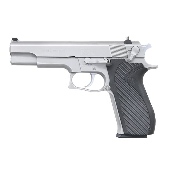 SMITH & WESSON MODEL 4506 SEMI AUTO PISTOL.
