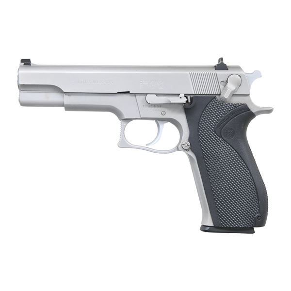 SMITH & WESSON MODEL 4506 SEMI AUTO PISTOL.