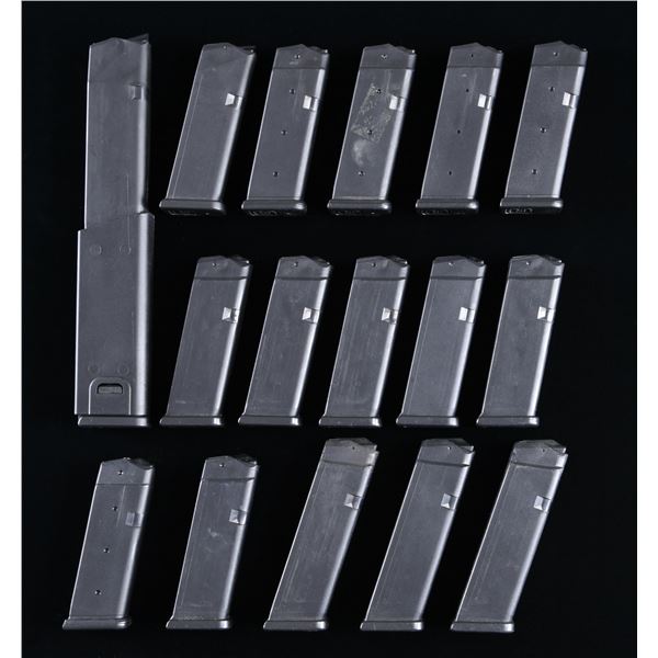 LOT OF 16 ASSORTED GLOCK MAGAZINES.