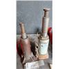 Image 1 : LOT DE 2 PETITS CRICS-BOUTEILLE DIVERS