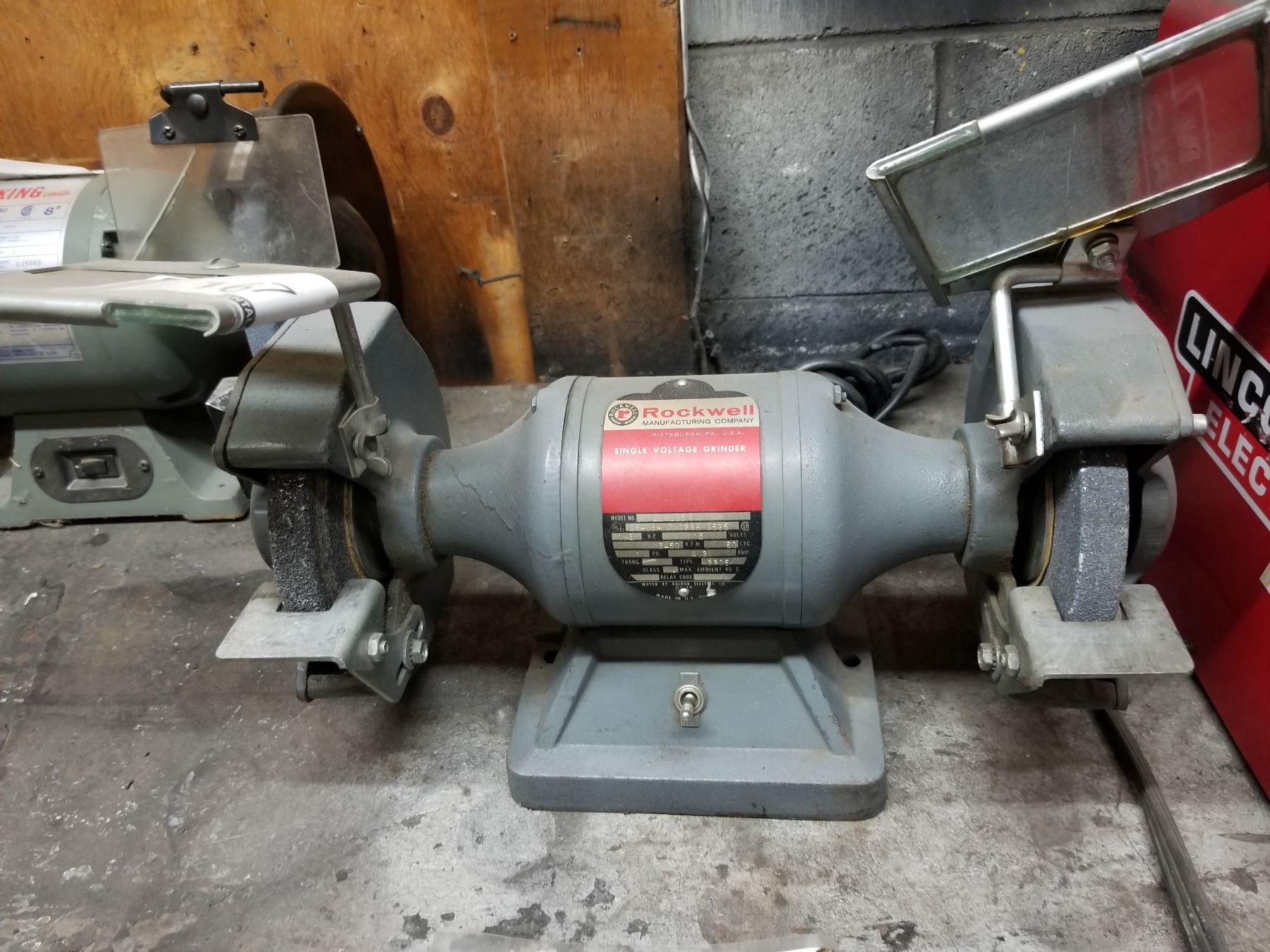 MEULE A EAU MANUELLE - DIAMETRE 150 / 250 MM MEULE A EAU MANUELLE - DIAMETRE 150 / 250 MM