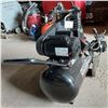 Image 1 : COMPRESSEUR CAMPBELL HAUSFELDM 2HP, 20 GALLONS, 120V