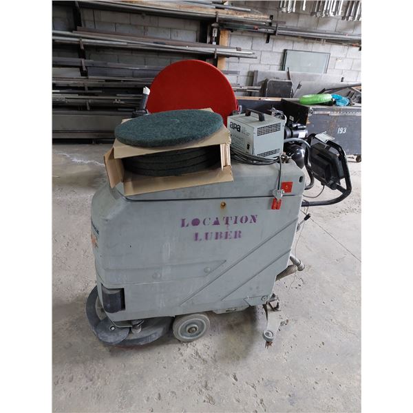 LAVEUSE À PLANCHER 21" AUTO. ADVANCED #BA5321, CHARGEUR INCLUS (CONDITION INCONNUE)