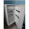 Image 2 : MINI FRIGO 18" X 30" X 27"