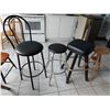 Image 2 : LO DE 4 TABOURETS DIVERS