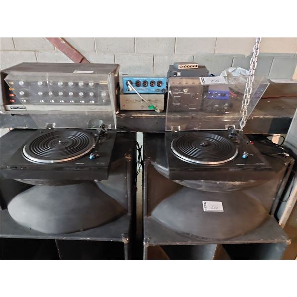 LOT DE 2 TABLES TOURNANTES NIKKO