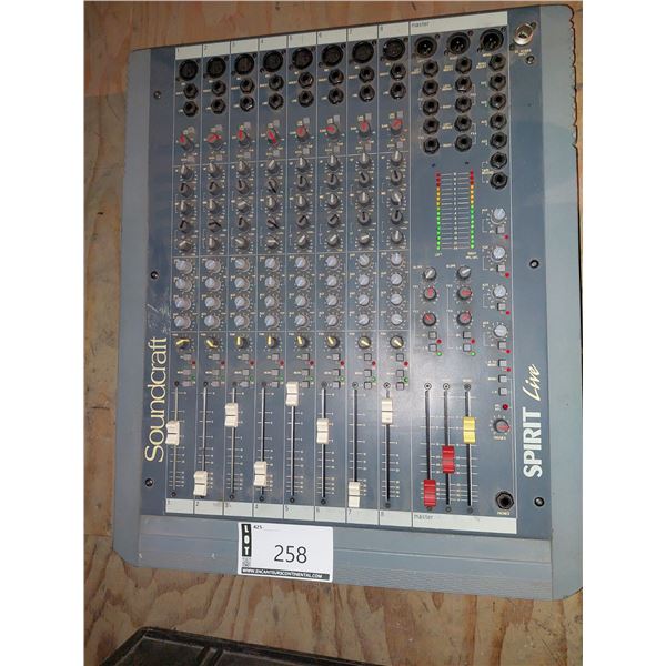 CONSOLE AUDIO 8 CANNAUX SOUNDCRAFT SPIRIT LIVE