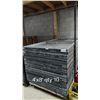 Image 1 : PLATEFORME DE SCÈNE (PRATICABLE) 4' X 8', EN ALUMINIUM