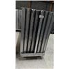 Image 2 : PLATEFORME DE SCÈNE (PRATICABLE) 4' X 8', EN ALUMINIUM