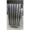 Image 2 : PLATEFORME DE SCÈNE (PRATICABLE) 4' X 8', EN ALUMINIUM