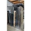 Image 1 : LOT DE MORCEAUX DE PLYWOOD ET BOIS DIVERS