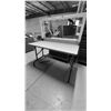 Image 1 : LOT DE 2 TABLES DE MAQUILLAGE PLIABLE 48" X 25" X 30"