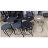 Image 1 : LOT DE 7 TABOURETS EN METAL