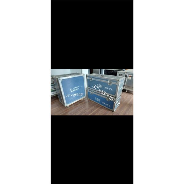 LOT DE 3 BOITES DE TRANSPORT GRANDEURS ASSORTIES