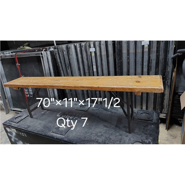 LOT DE 7 BANC PLIABLES EN BOIS 70" X11" X 17-1/2" A/ BOITE DE TRANSPORT