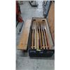 Image 2 : LOT DE 7 BANC PLIABLES EN BOIS 70" X11" X 17-1/2" A/ BOITE DE TRANSPORT