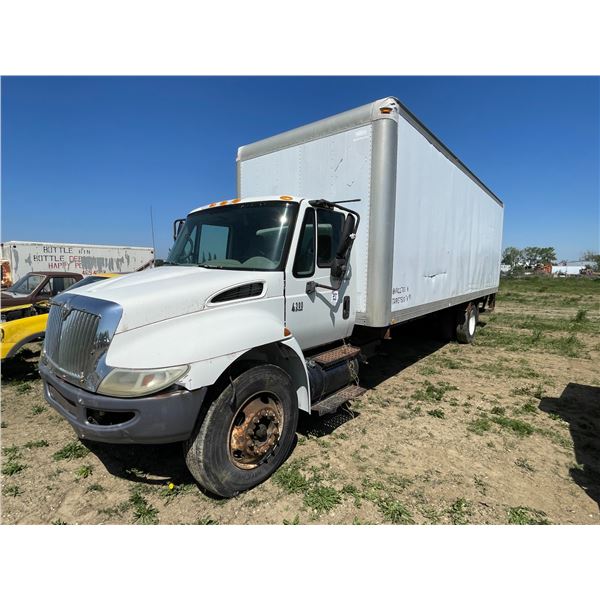 2001 International 4300 cube van. Approx 26ft box with lift, 3 wooden tables. VIN 1HTMMAAP62H500923