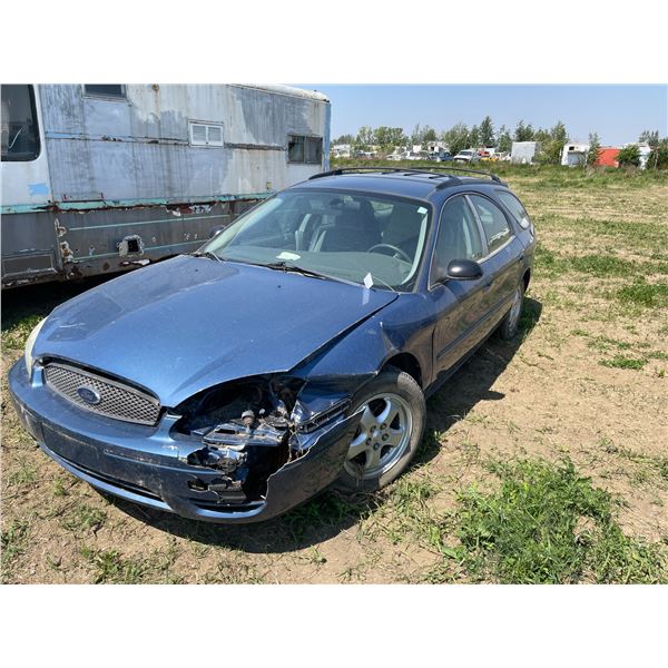 2004 Ford Taurus Se station wagon. VIN 1FAFP58U94A187108, sold for parts