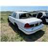 Image 4 : Ford police cruiser, sold for parts