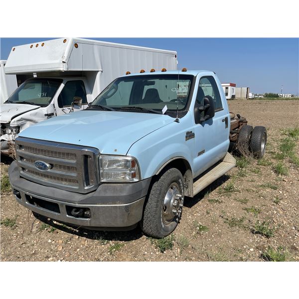 Ford 350xlt super duty reg cab dually. Powerstroke turbo V8 diesel. Good rubber, sold for parts
