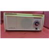 Image 2 : Vintage RCA Victor Nipper 10 tube radio from early 60s cream coloured plastic works well