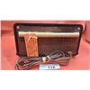 Image 3 : 1956 Motorola model 57A vacuum tube radio, black Bakelite case, works well