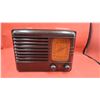 Image 2 : Beautiful deco 1939 prewar original Emerson Bakelite radio, works