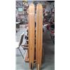 Image 2 : Pair of vintage Starfire 2 wooden waterskis 65"