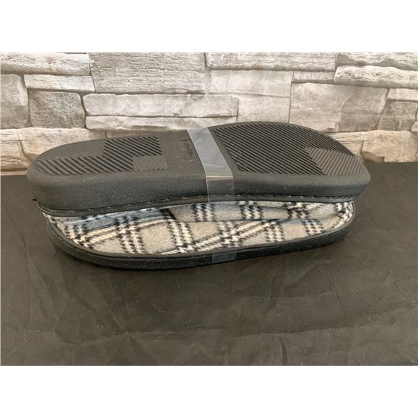 Grey And White Slippers Size 9 Mens