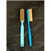 Image 2 : Climbing Chalk Brush - Blue & Light Blue