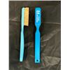 Image 3 : Climbing Chalk Brush - Blue & Light Blue